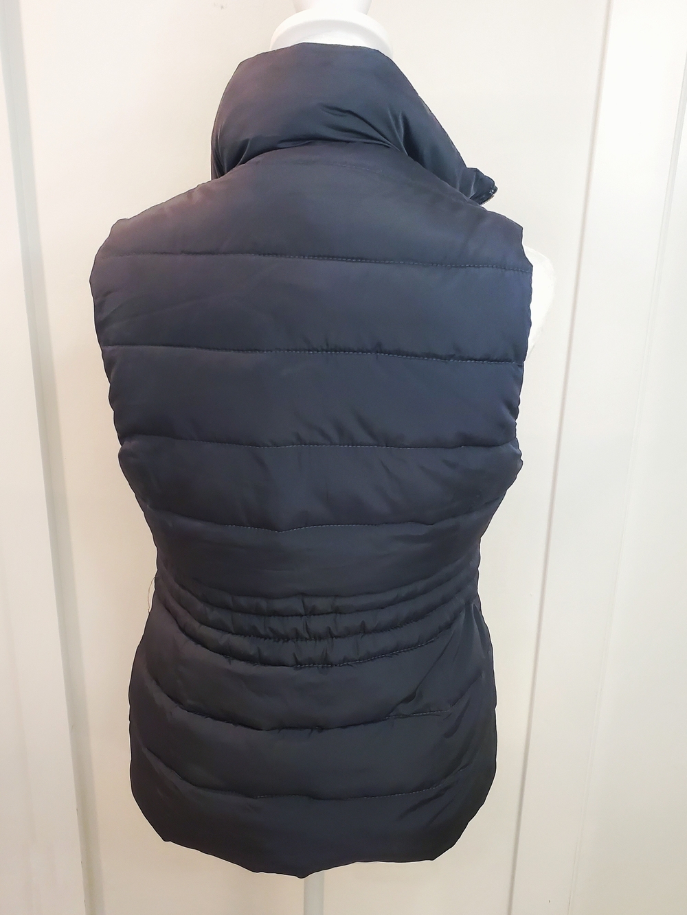 Hollister Sherpa Lined Puffer Vest - Black With Pacific Coast Logo - Picture 5 of 7